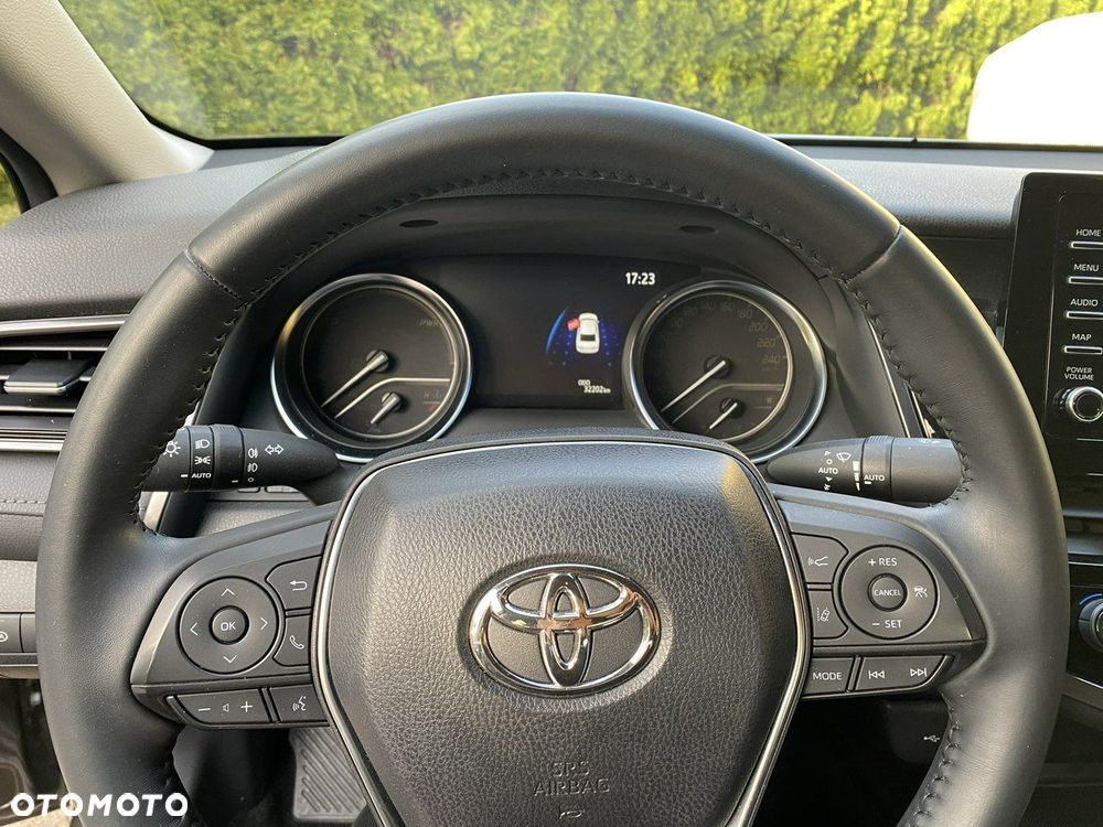 Toyota Camry - 21