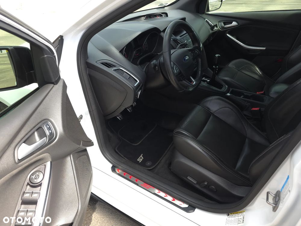 Ford Focus - 33