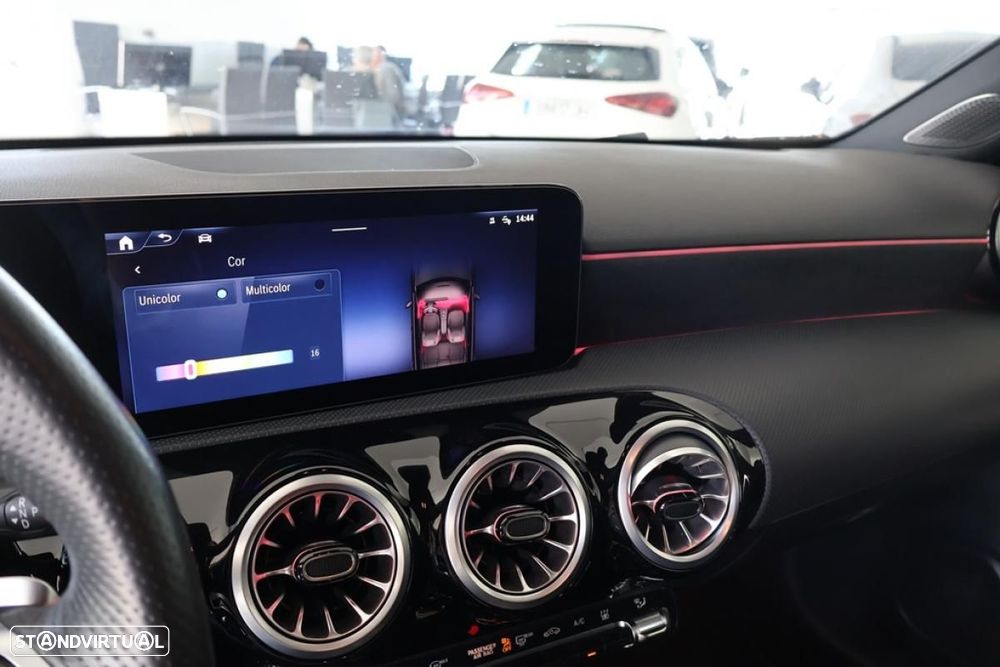 Mercedes-Benz A 250 e 8G-DCT AMG Line Advanced Plus - 28