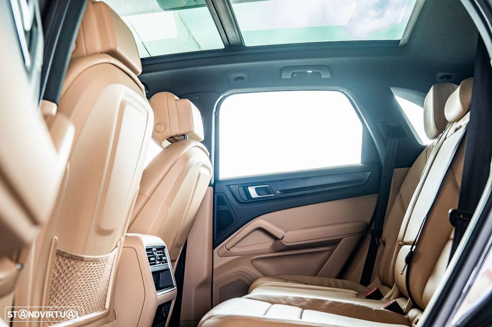 Porsche Cayenne - 19
