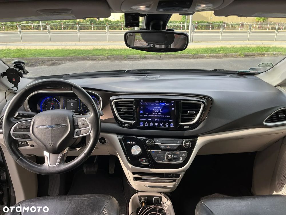 Chrysler Pacifica - 9