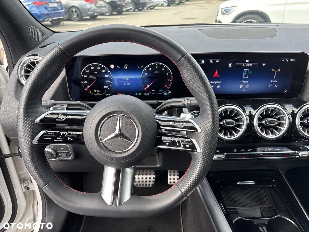 Mercedes-Benz GLA - 11