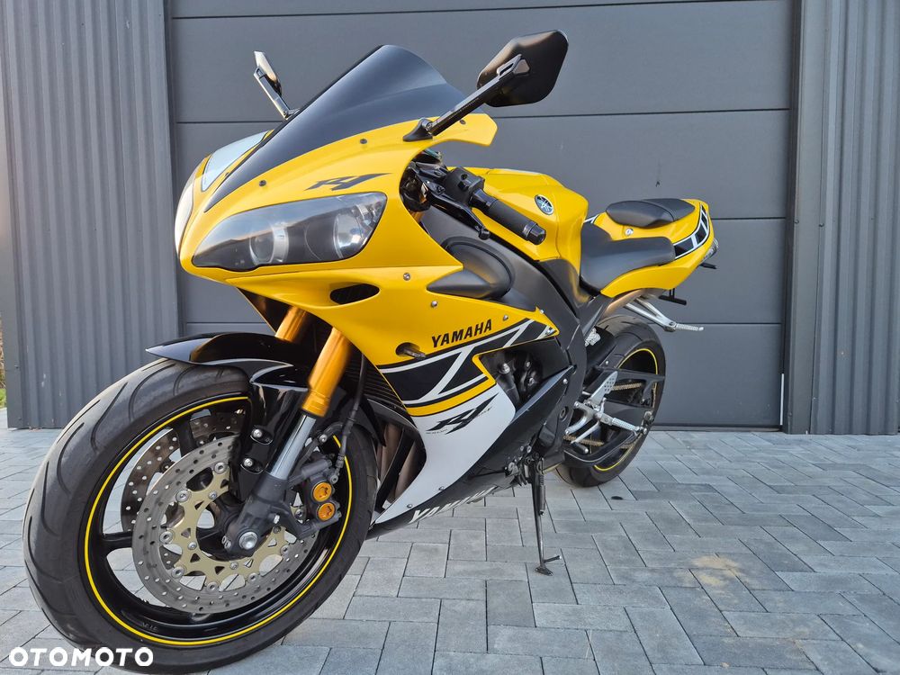 Yamaha R1 - 24