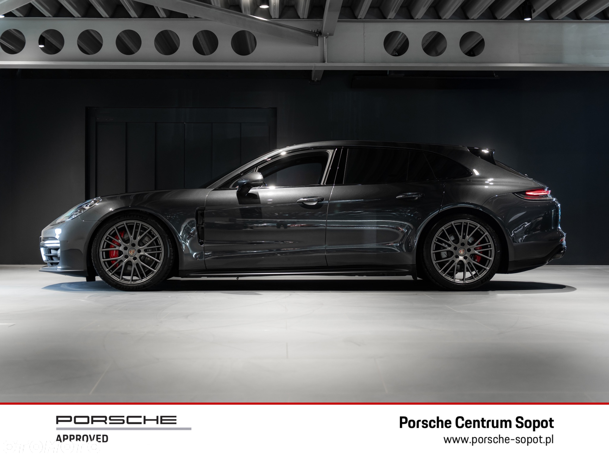 Porsche Panamera GTS Sport Turismo - 2