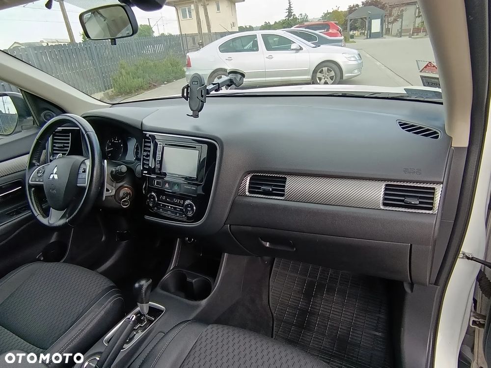 Mitsubishi Outlander 2.0 Intense + Navi 4WD CVT - 10
