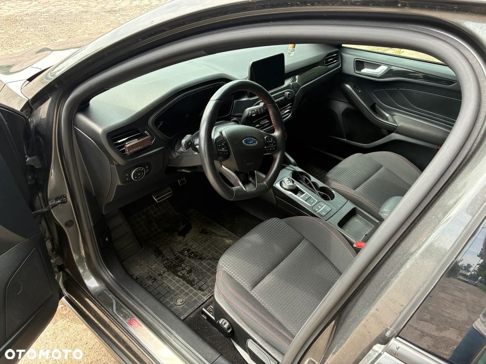 Ford Focus 1.5 EcoBoost ST-Line X - 9