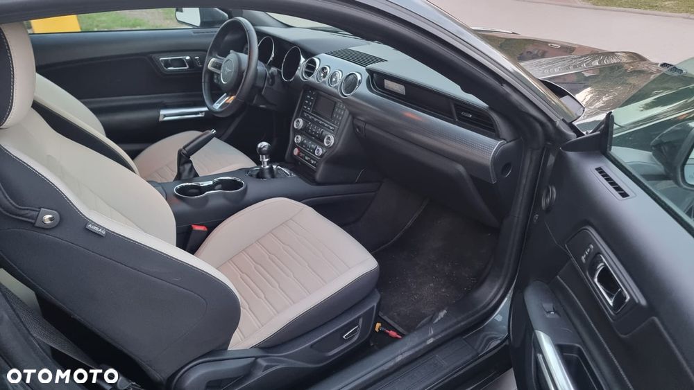 Ford Mustang 5.0 V8 GT - 5