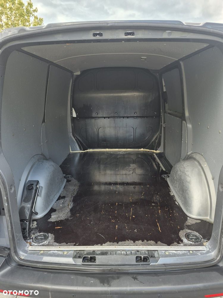 Volkswagen Transporter - 2