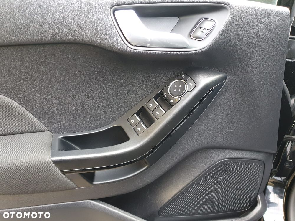 Ford Fiesta 1.0 EcoBoost S&S TITANIUM - 11