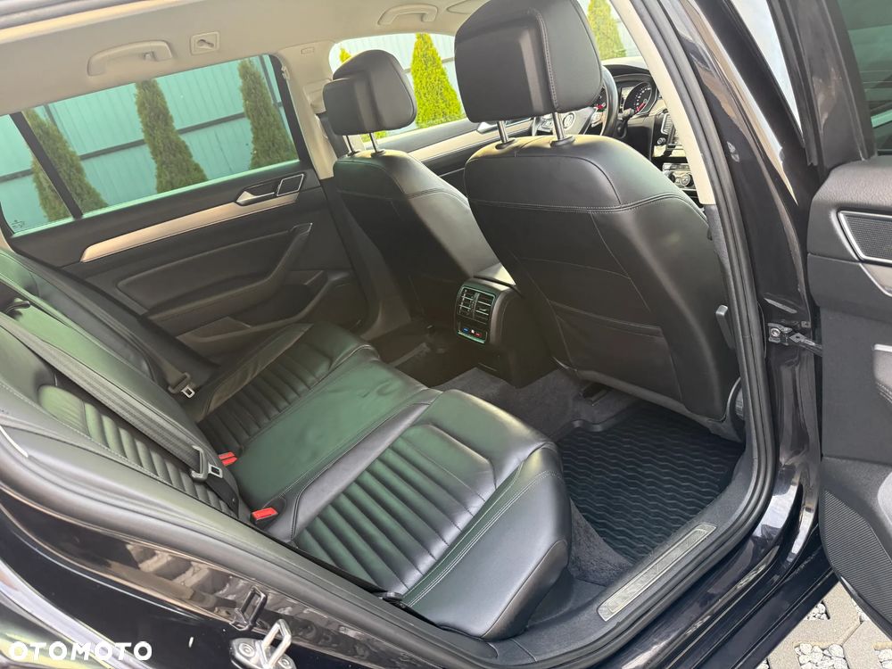 Volkswagen Passat Variant 2.0 TDI SCR DSG 4Motion Business - 25