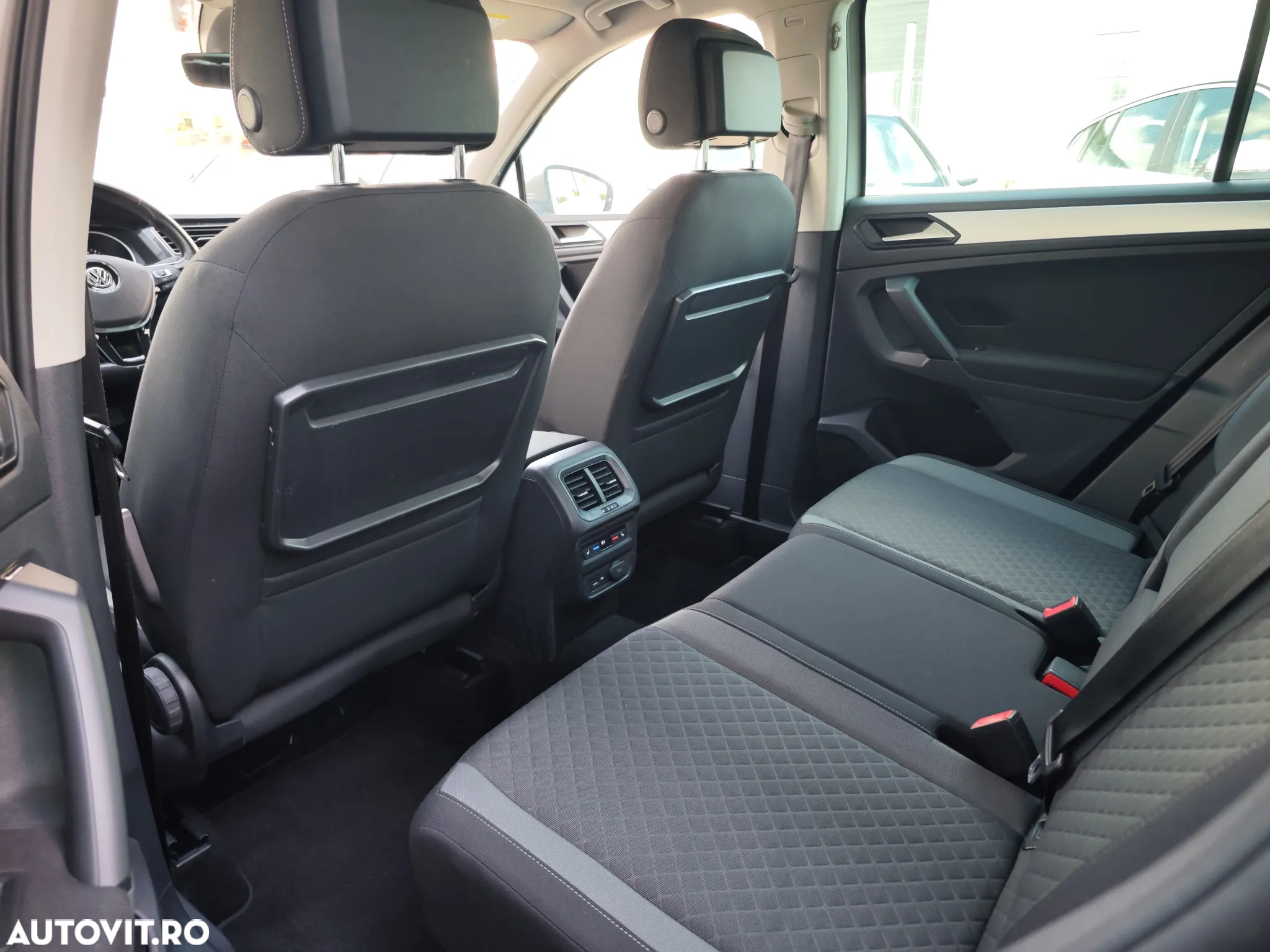 Volkswagen Tiguan - 30