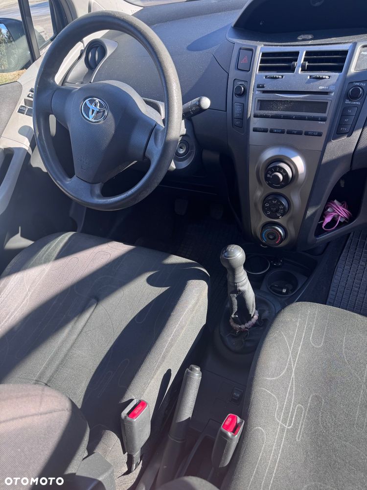 Toyota Yaris - 4