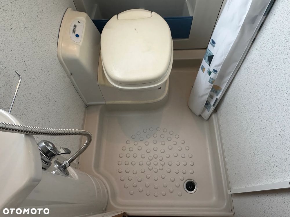 Burstner 500 VENTANA z napędem i markizą kasetową THULE. - 40