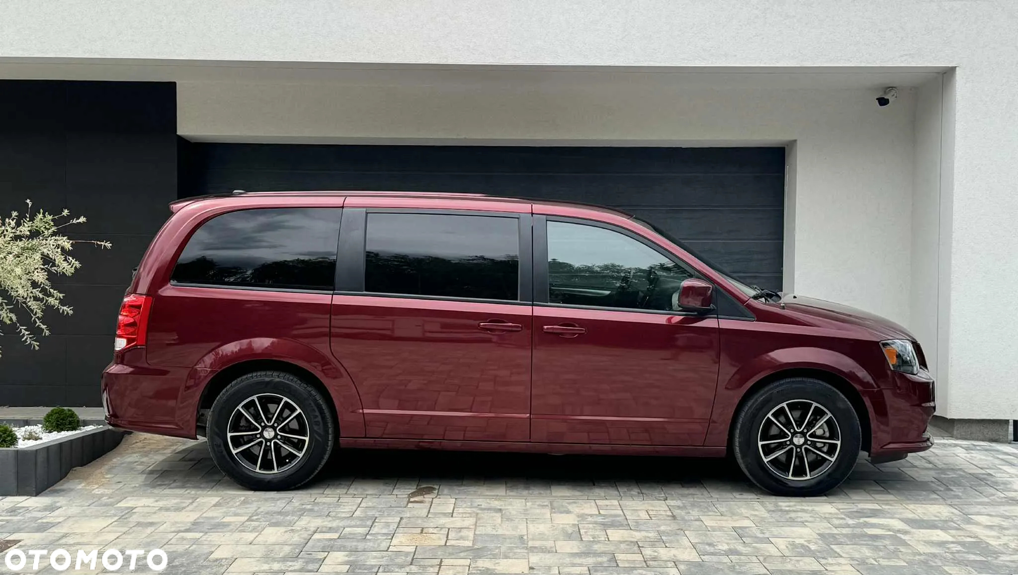 Dodge Grand Caravan - 9