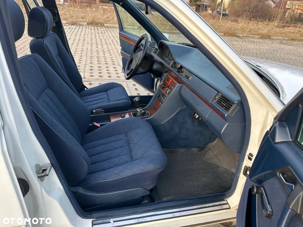 Mercedes-Benz Klasa E - 27