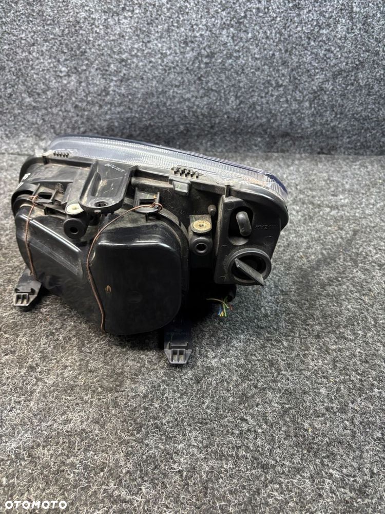 ford c-max prawa lampa przód 084311158R - 5