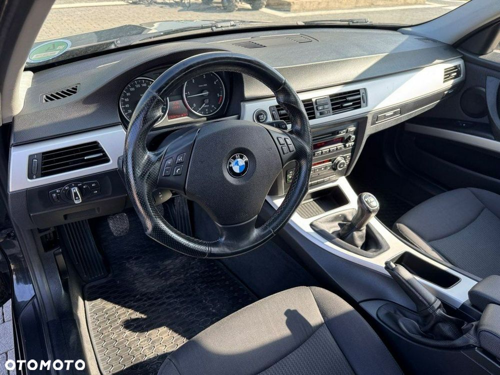 BMW Seria 3 318d DPF Edition Lifestyle - 27