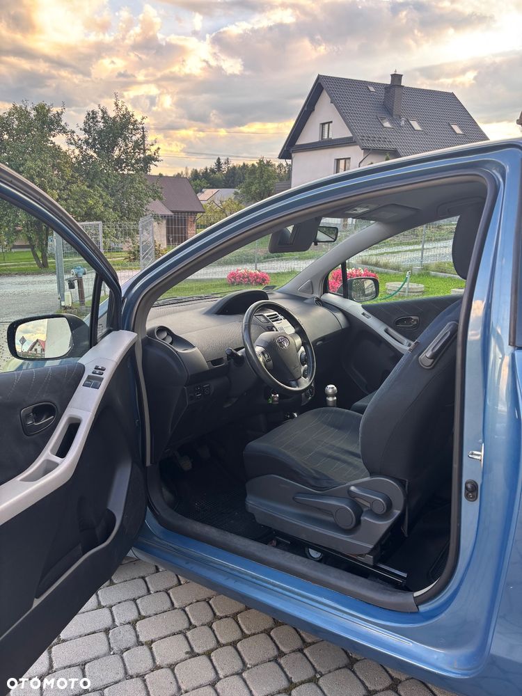 Toyota Yaris 1.3 Luna A/C - 2