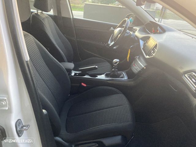 Peugeot 308 1.5 BlueHDi Active Pack - 31