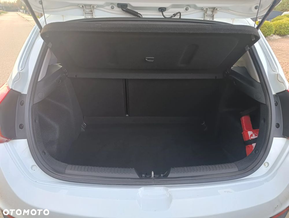 Kia Ceed 1.6 GDI Dream Team Edition - 10
