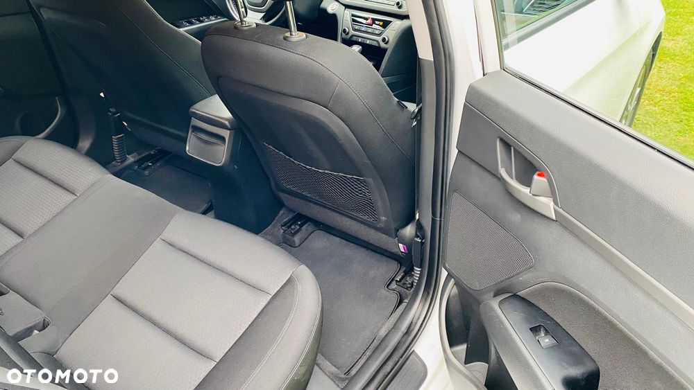 Hyundai Elantra - 15