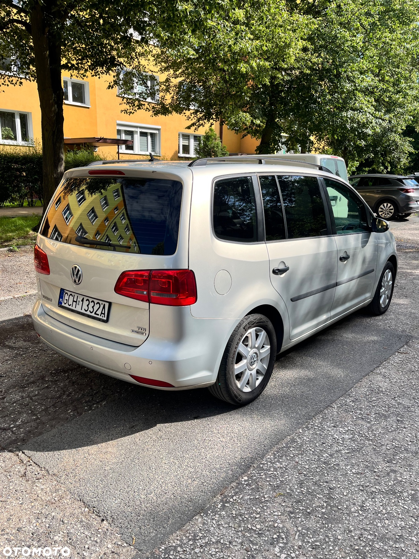 Volkswagen Touran 1.6 TDI DPF BlueMot Trendline - 4