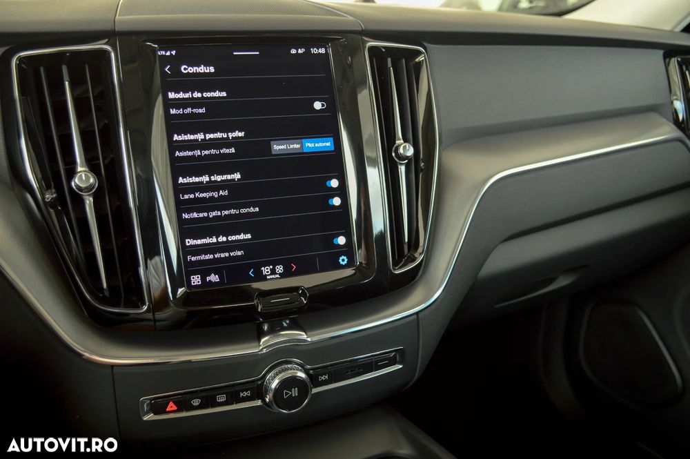 Volvo XC 60 B4 MHEV AT AWD Plus Dark - 10