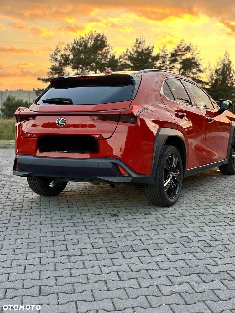 Lexus UX - 5