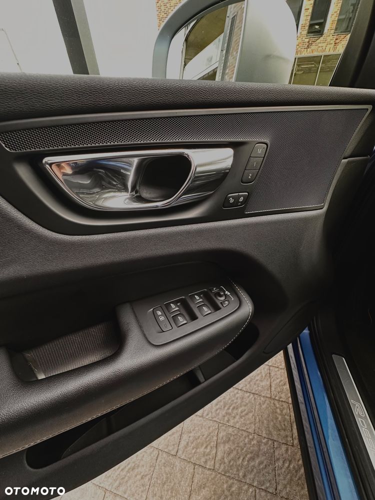 Volvo XC 60 T5 AWD R-Design - 7