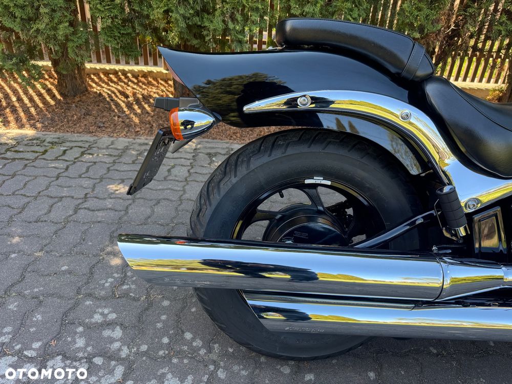 Suzuki Intruder - 12