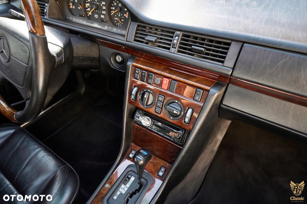 Mercedes-Benz Klasa E - 27