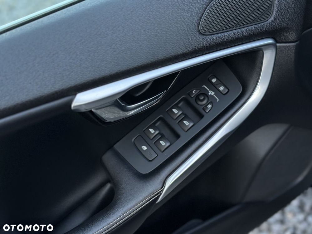 Volvo V40 D2 Drive-E R-Design Kinetic - 22