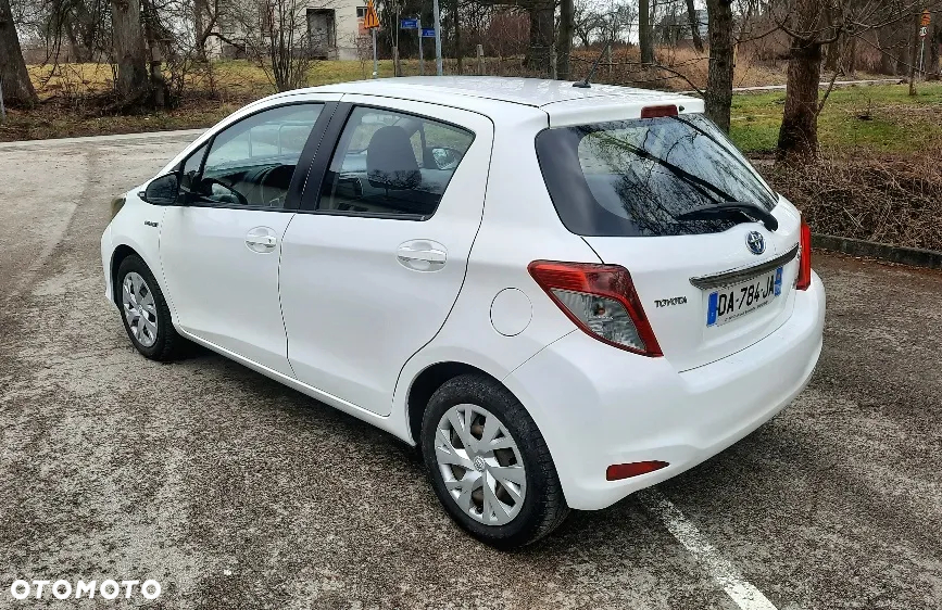 Toyota Yaris Hybrid 100 Dynamic - 7