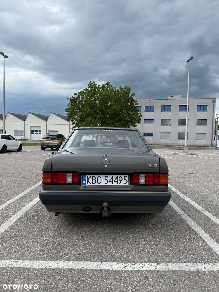 Mercedes-Benz W201 (190) - 4