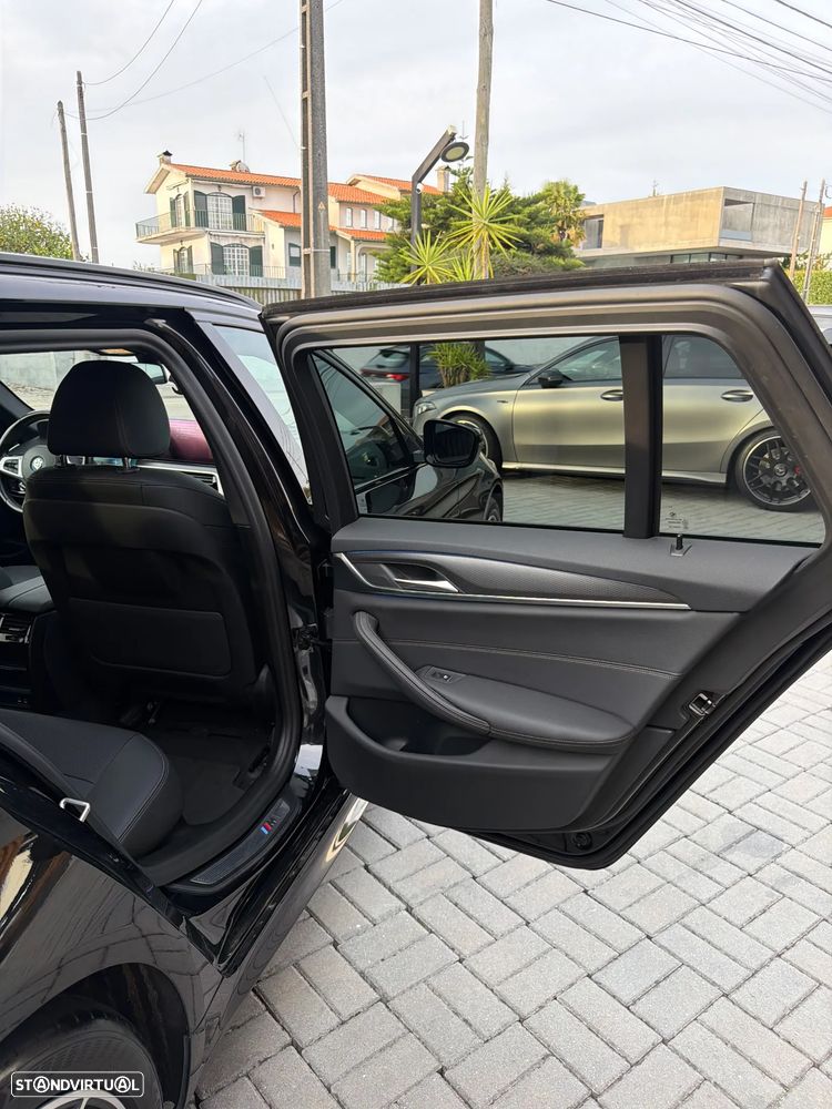 BMW 530 e Pack Desportivo M - 23