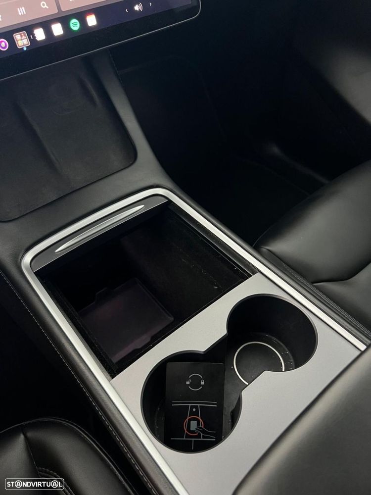 Tesla Model Y Long Range Dual Motor AWD - 27