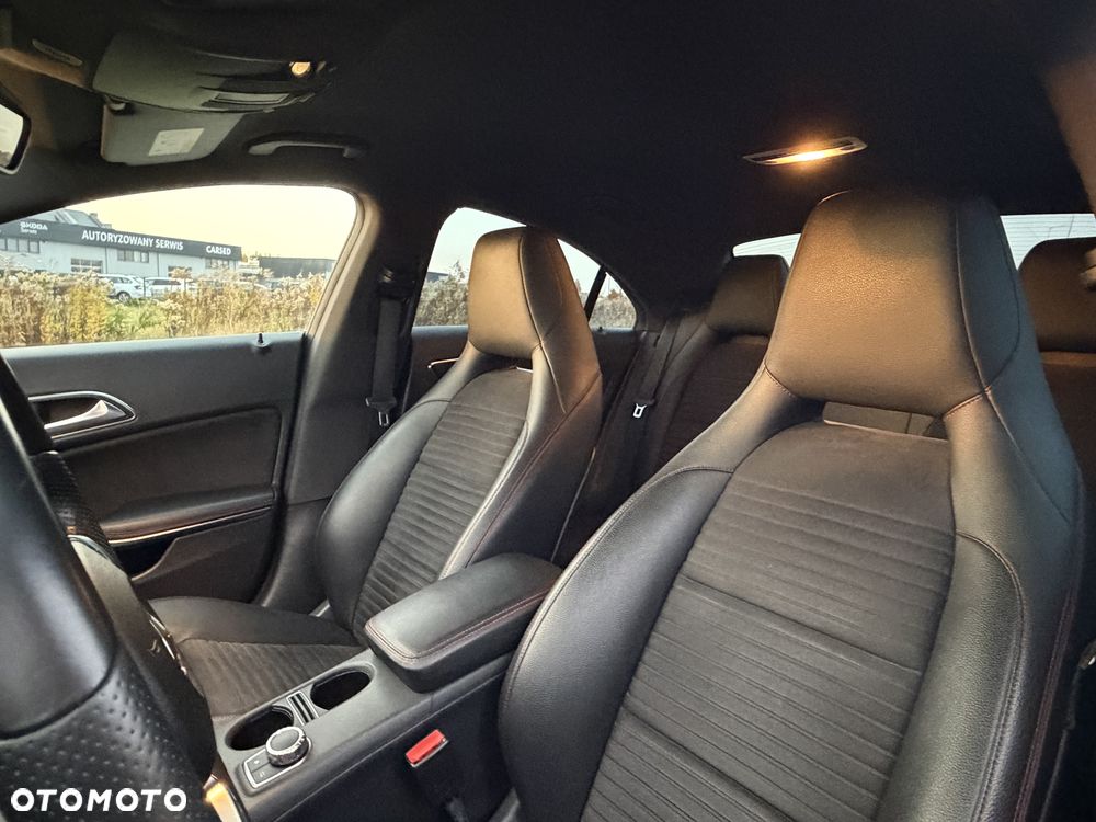 Mercedes-Benz CLA 200 7G-DCT AMG Line - 13