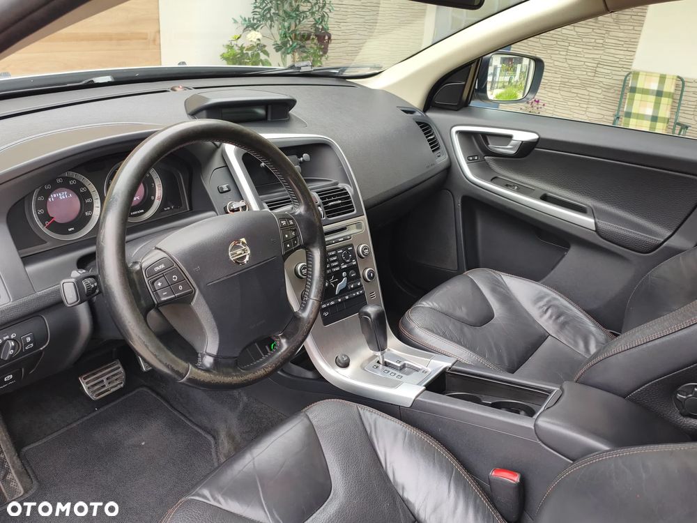 Volvo XC 60 T6 AWD Momentum - 4