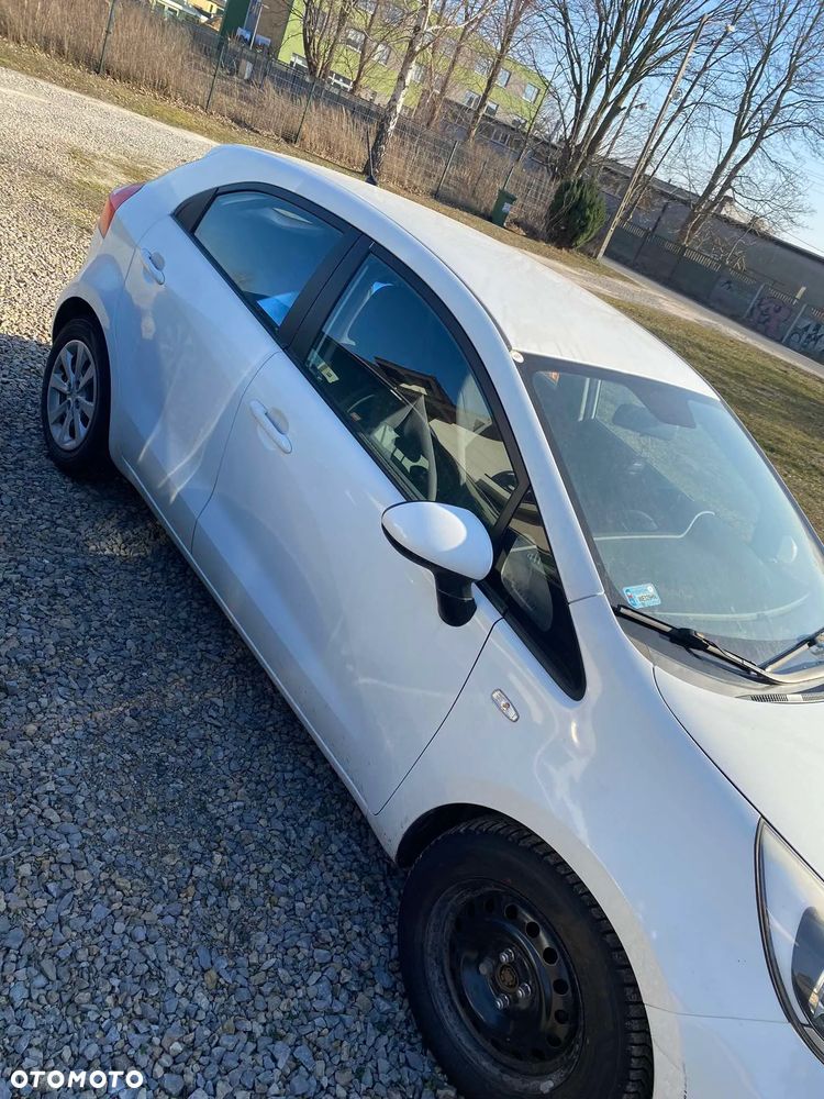 Kia Rio - 4