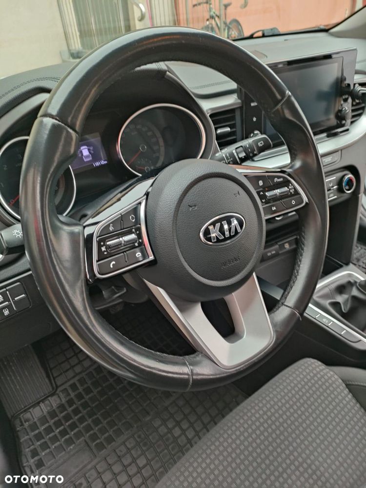 Kia Ceed 1.6 CRDi mHEV L Business Line - 14