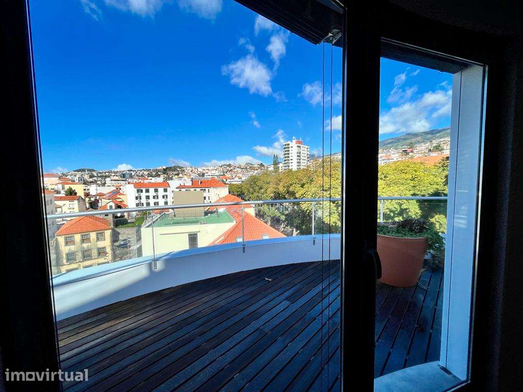 T3 Duplex com terraço, garagem e elevador no Funchal - Grande imagem: 3/15