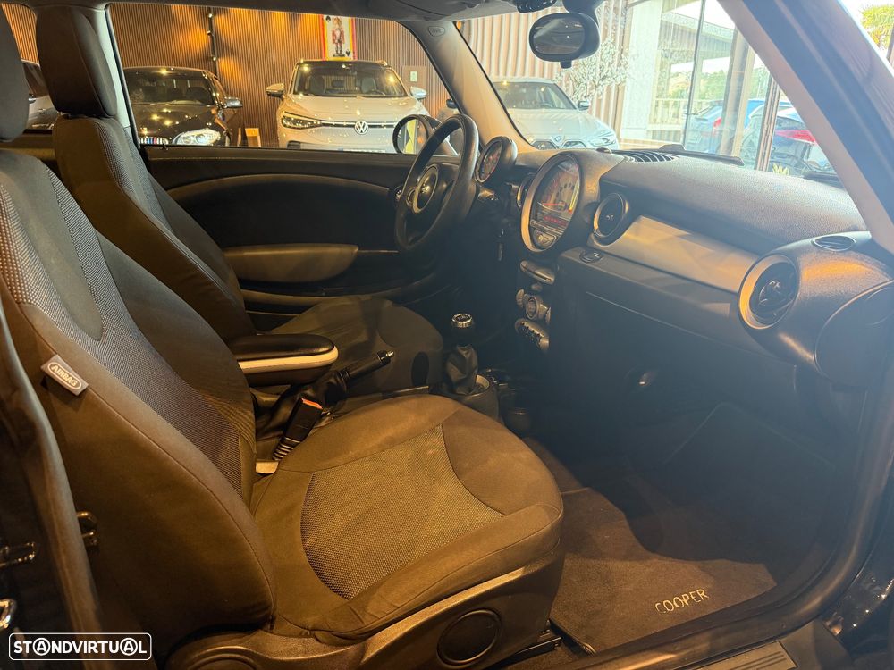 MINI 3 Portas Cooper D - 26