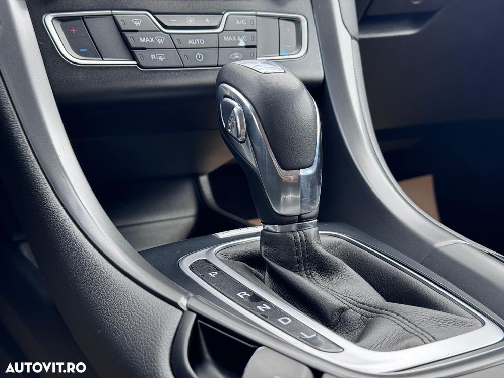 Ford Mondeo 2.0 HEV Trend - 14