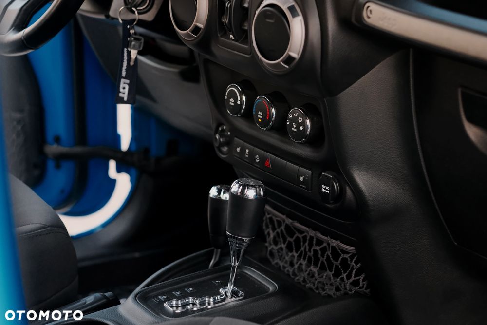 Jeep Wrangler 3.6 Unlim X - 35