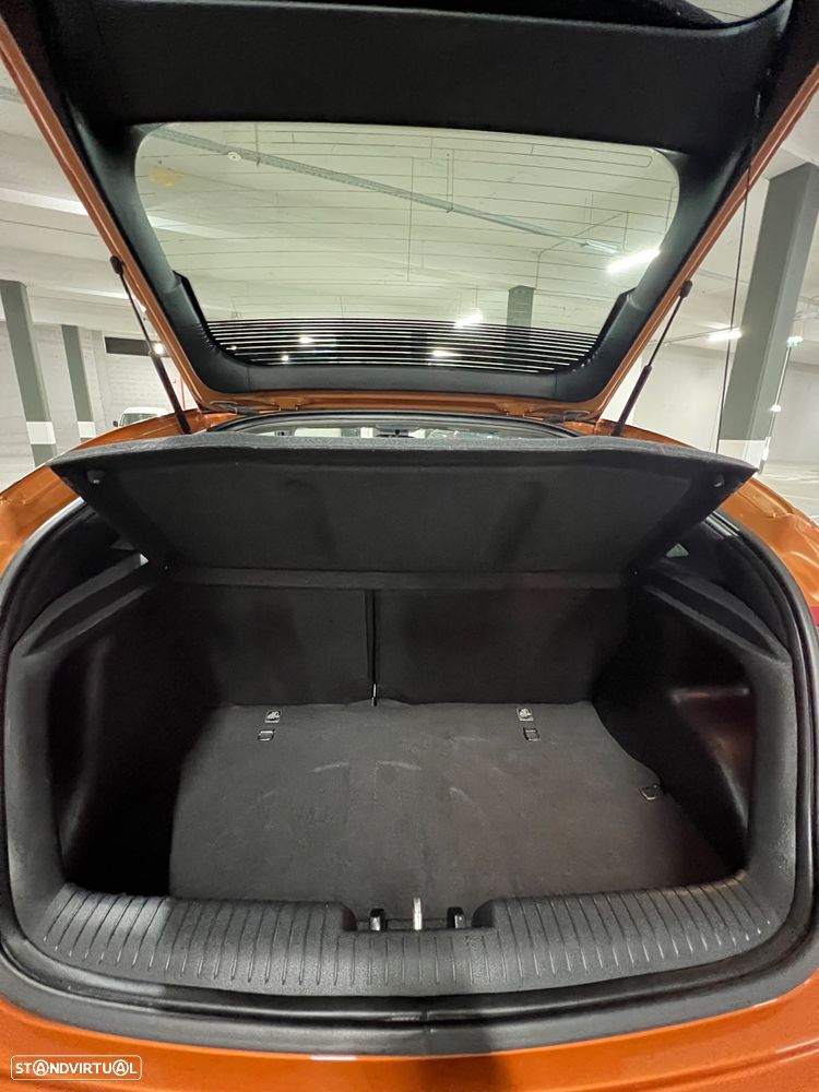 Hyundai Veloster - 15