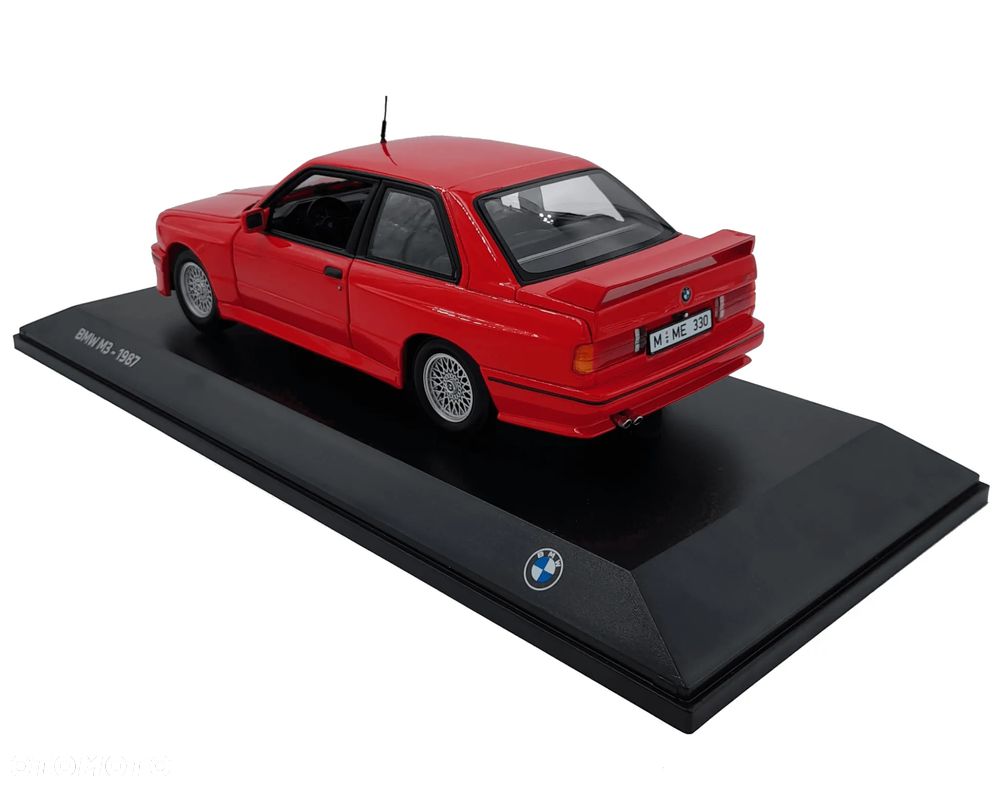 Miniatura BMW E30 M3 1987 1:18 - 5
