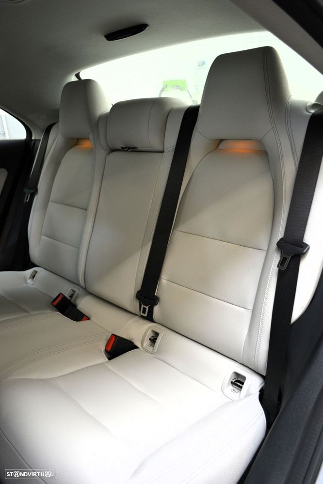 Mercedes-Benz CLA 200 CDI Urban - 22
