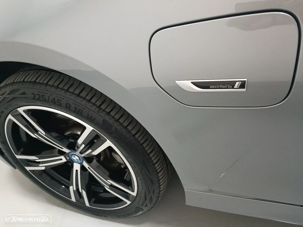 BMW 320 e Pack Desportivo M Auto - 17