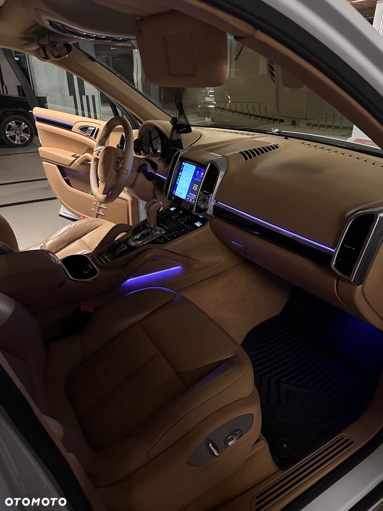 Porsche Cayenne Platinum Edition - 40