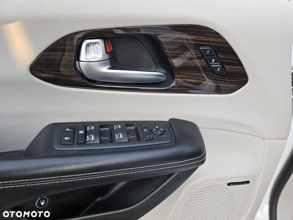 Chrysler Pacifica - 23